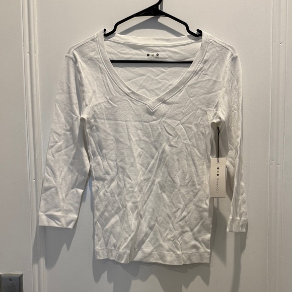 Three Dots Tops - Three Dots White Long Sleeve V-Neck Top